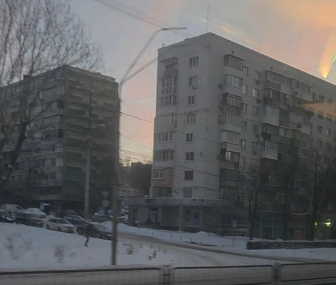 17일 오전 7시 우크라이나 수도 키이우 아파트 단지. 정전 여파 때문인지 불켜진 곳이 거의 없다. 키이우=정승임 특파원