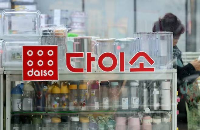 중저가 생리대 생산·판매 흐름이 확산하는 가운데, 생활용품점 다이소가 개당 100원 생리대 출시를 예고했다.사진=뉴스1