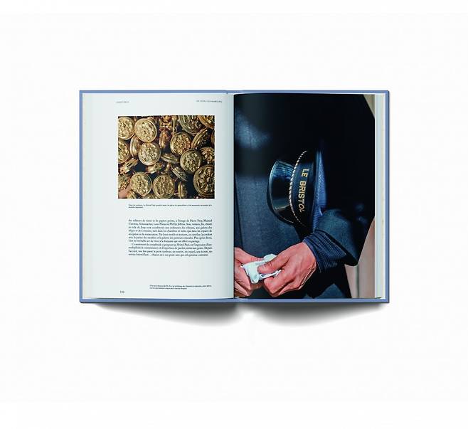 호텔의 품격을 완성하는 디테일은 특별 제작한 도어맨과 발레파킹 직원의 유니폼에서도 드러난다.