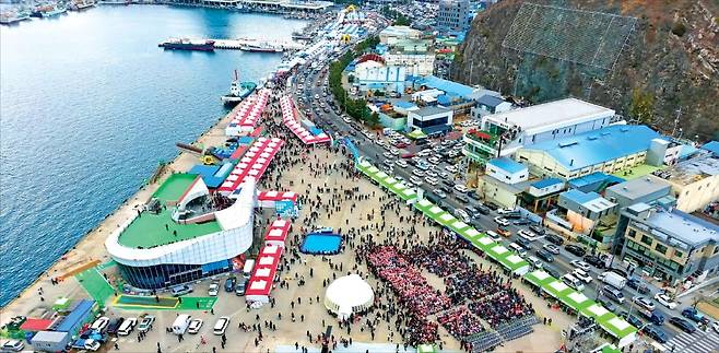 울진대게와 붉은대게 축제가 이달 27일부터 다음달 2일까지 울진군 후포면 왕돌초광장에서 열린다. /울진군 제공