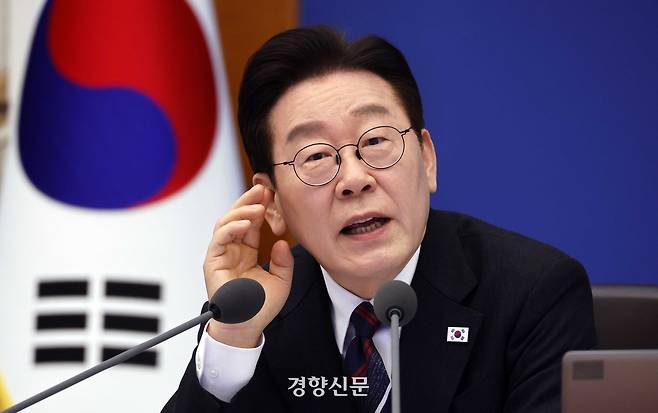 이재명 대통령이 24일 청와대에서 열린 제6회 국무회의에서 발언을 하고 있다. 청와대사진기자단