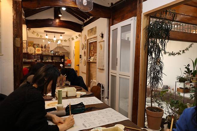 롯데백화점 문화센터에서 주관한 '작호도 클래스' 강좌 모습. 롯데백화점