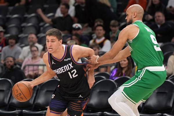 피닉스는 이날 3쿼터 무기력한 모습을 보이며 보스턴에 패했다. 사진= AP= 연합뉴스 제공
