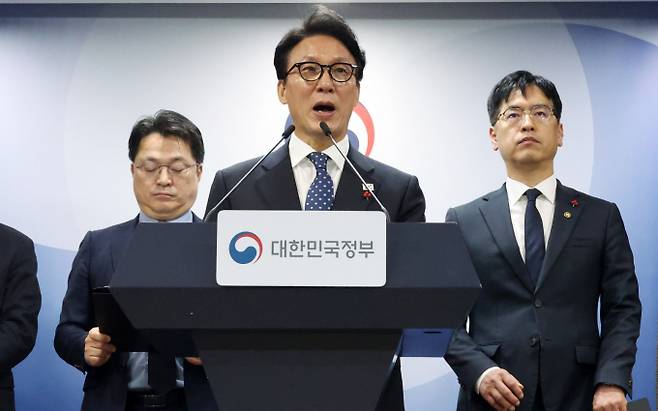 지난 1월16일 오전 오전 서울 종로구 정부서울청사에서 행정통합 인센티브 발표 관련 브리핑을 하고 있는 김민석 국무총리. /사진=뉴시스