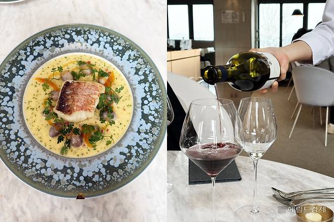 ‘페스타 바이 충후’의 이충후 셰프가 선보인 ‘옥돔, 호랑이콩, 대봉감(왼쪽)’ 요리, ‘띠보 르제 벨레르 쥬브레 2022’ 레드와인. 육성연 기자