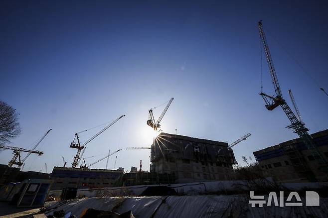 [서울=뉴시스] 정병혁 기자 = 사진은 28일 서울시내 아파트 건설현장. 2026.01.28. jhope@newsis.com