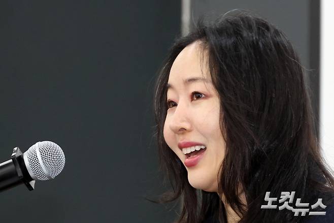 하이브와의 주주간계약 및 풋옵션 소송 1심에서 승소한 민희진 오케이레코즈 대표가 25일 오후 서울 종로구 모처에서 기자회견을 열었다. 박종민 기자