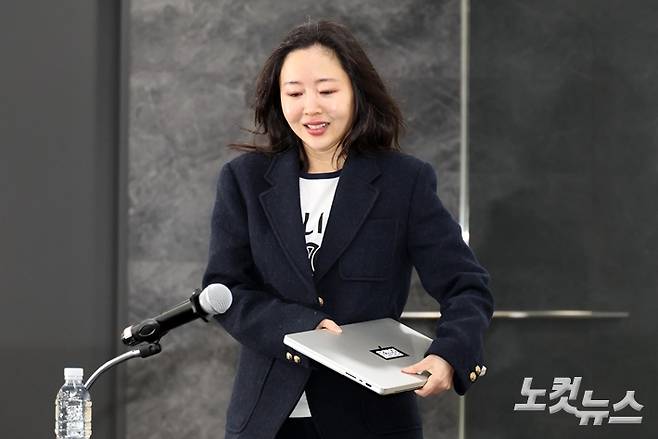 민 대표는 이날 기자회견에서 준비한 입장문을 낭독한 후 빠르게 현장을 떠났다. 박종민 기자