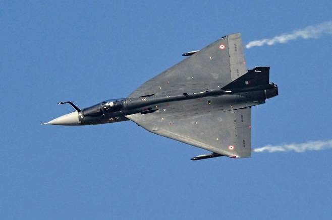 인도 공군 소속 테자스(Tejas)의 비행 모습. AFP 연합뉴스