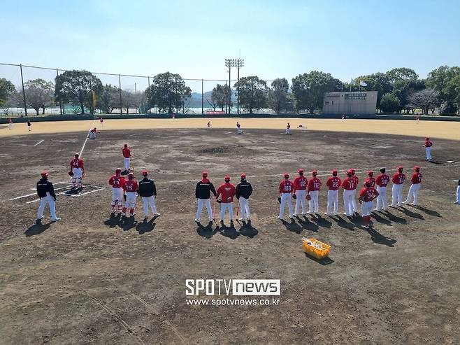 ▲ 1군에 총 4명의 선수를 올려보내는 등 캠프에서 좋은 성과를 낸 SSG 퓨처스팀은 2월 말부터 남부 지방에서 총 10차례 연습 경기를 하며 퓨처스리그 개막에 대비한다 ⓒ김태우 기자