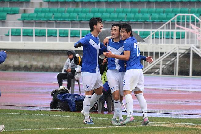 ▲ 연세대가 제62회 춘계연맹전 우승을 차지했다. 장현빈이 멀티골을 넣었다. ⓒ한국대학축구연맹