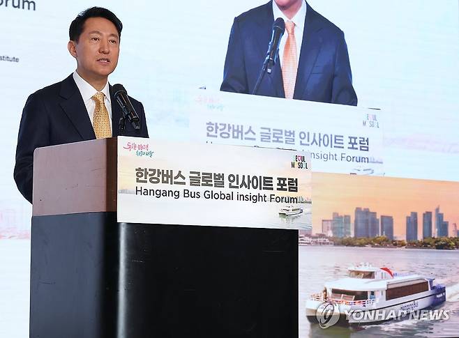 서울시, 한강버스 글로벌 인사이트 포럼 개최 (서울=연합뉴스) 이재희 기자 = 오세훈 서울시장이 24일 서울 마포구 호텔나루에서 열린 '한강버스 글로벌 인사이트 포럼'에서 인사말을 하고 있다. 2026.2.24 scape@yna.co.kr