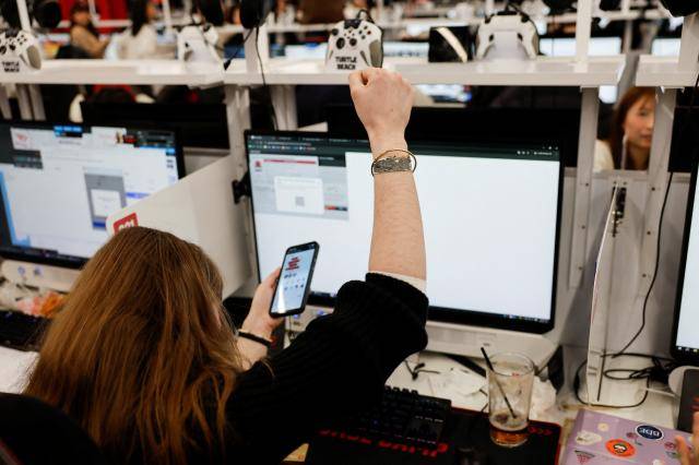 Chiara from France a fan of K-pop band BTS gestures as she gets a ticket for BTSs first South Korea concerts in years as part of the world tour at a PC cafe in Seoul South Korea January 22 2026 REUTERSKim Soo-hyeon2026-01-22 235142저작권자 ⓒ ㈜연합뉴스 무단 전재 재배포 금지 AI 학습 및 활용 금지undefined