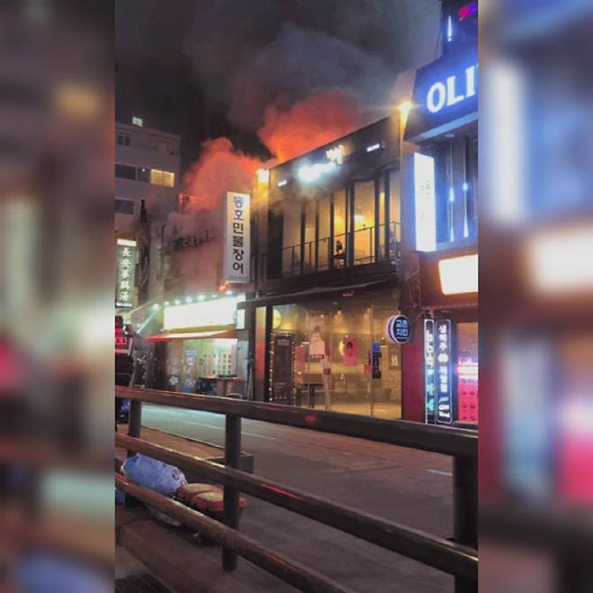 26일 퇴근 시간 무렵 발생한 서울 중구 북창동 화재 현장의 모습이다. (사진=독자 제공)