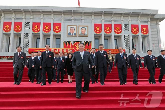 (평양 노동신문=뉴스1) = 북한 노동당 기관지 노동신문은 지난 25일 김정은 당 총비서가 당 제9차 대회 폐회사를 했다고 26일 보도했다. [국내에서만 사용가능. 재배포 금지. DB 금지. For Use Only in the Republic of Korea. Redistribution Prohibited] rodongphoto@news1.kr