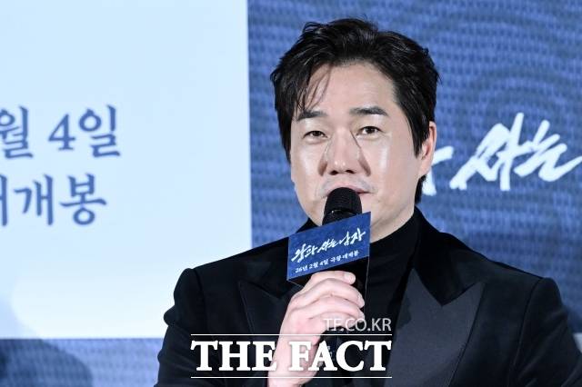 "죄송하게 됐습니다. 모두 다 제 잠옷이었습니다." 지난 23일 배급사 쇼박스 공식 계정에는 '왕과 사는 남자 한명회 공개 사과'라는 제목에, 유지태가 고개를 숙이며 사과하는 영상이 올라와 눈길을 끌었다. /더팩트 DB