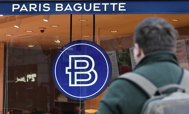 서울시내 한 파리바게뜨 앞으로 시민이 지나고 있다. . 2025.2.9/뉴스1 ⓒ News1 박세연 기자