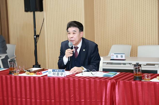 이응우 계룡시장은 25일 청양군 충남사회적경제혁신타운에서 열린 민선8기 4차년도 제4차 '충청남도 시장·군수협의회'에서「육·해·공군 등 3軍 본부 핵심지역 지원 특별법」제정을 공식 건의했다. 계룡시 제공