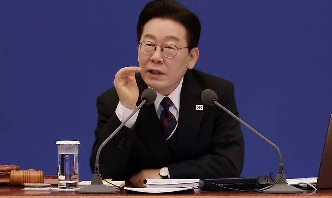 이재명 대통령이 지난 24일 청와대에서 열린 국무회의에서 발언하고 있다. 연합뉴스