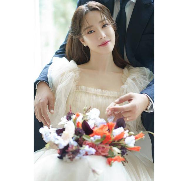 레인보우 출신 고우리. 고우리 SNS