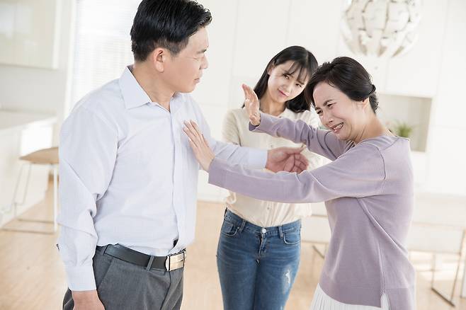 가족 간 정치적 의견 차이가 클수록 관계의 질이 떨어지고, 개인의 정신 건강도 함께 악화될 수 있다는 연구 결과가 나왔다./사진=클립아트코리아