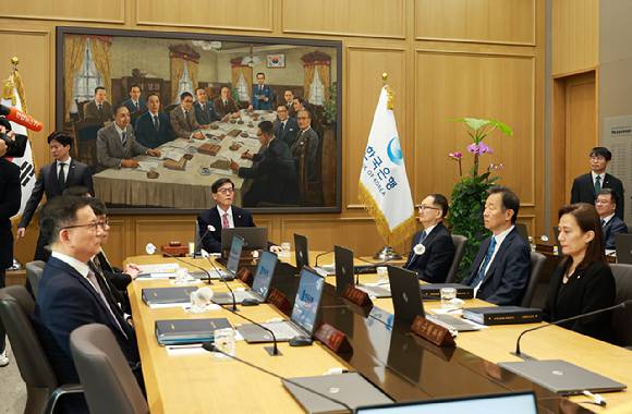 이창용 한국은행 총재가 26일 서울 중구 한국은행에서 금융통화위원회 통화정책방향 회의를 진행하고 있다. [사진=한국은행]