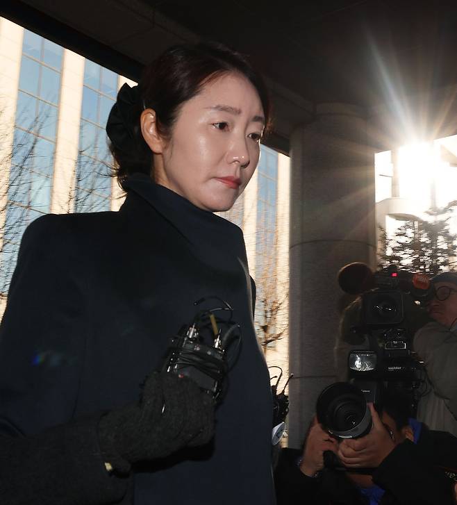 공천헌금 1억원을 수수한 혐의를 받는 강선우 무소속 의원이 2차 경찰 조사를 받기 위해 지난 3일 오전 서울 마포구 서울경찰청 광역수사단 공공범죄수사대로 출석하고 있다. 뉴스1