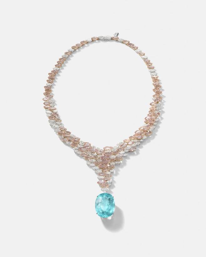 다미아니 마레아 로사 네크리스. 46캐럿 파라이바 투어멀린, 모거나이트, 다이아몬드로 이루어진 목걸이다. 다미아니 제공