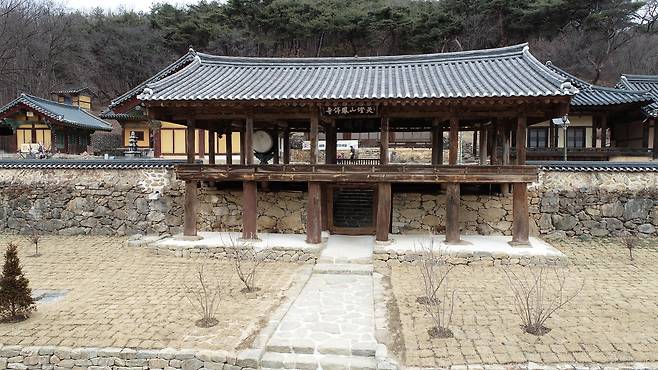 국가지정문화유산 보물로 지정된 경북 안동 봉정사 덕휘루. 국가유산청 제공