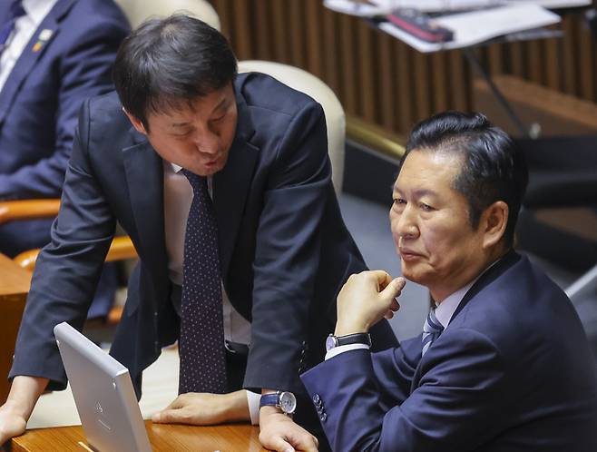 법사위원 반발에 심각한 민주당 지도부 [연합뉴스]