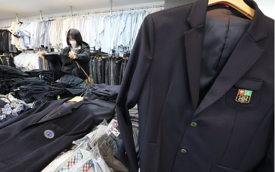 서울 송파구의 ‘나눔교복매장’ (사진=연합뉴스)