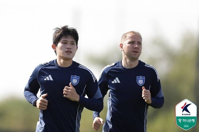 울산 HD 핵심 이동경(사진 왼쪽), 보야니치. 사진=한국프로축구연맹