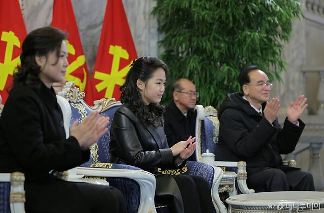 (평양 노동신문=뉴스1) = 북한이 25일 제9차 노동당 대회 폐막을 기념하는 열병식을 평양 김일성광장에서 개최했다. 김정은 노동당 총비서는 연설에서 "우리 무력은 모든 상황에 준비돼 있다"며 "어떤 세력의 군사적 적대행위에 대해서도 즉시에 처절한 보복공격을 가할 것"이라고 강조했다.    [국내에서만 사용가능. 재배포 금지. DB 금지. For Use Only in the Republic of Korea. Redistribution Prohibited]  rodongphoto@news1.kr  Copyright (C) 뉴스1. All rights reserved. 무단 전재 및 재배포,  AI학습 이용 금지.