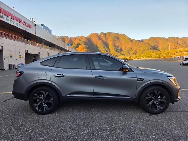 르노코리아 아르카나 e-테크(tech) 하이브리드 최상위 트림 '에스프리 알핀'. /사진=강주헌 기자