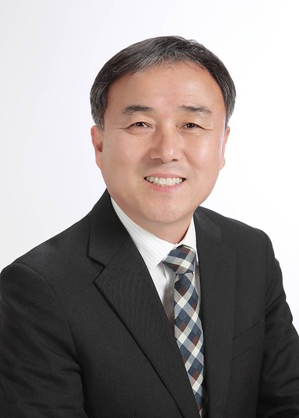 ▲ 우영선 전 영주시새마을회장은 경북도의원 영주 제2선거구 예비후보등록을 마치고 본격적 선거전에 돌입했다. ⓒ