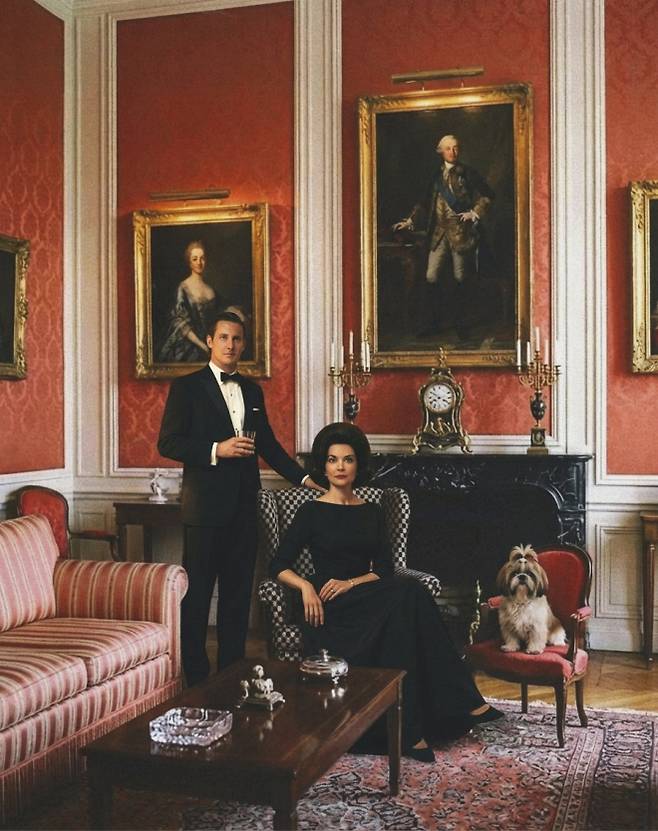 구찌가 밀라노 패션위크를 앞두고 공식 엑스(X) 계정에 공개한 AI 생성 화보 이미지. 게시물에는 ‘Created with AI’라는 문구가 표시됐으며 AI 모델 사용을 둘러싼 논란이 이어졌다. 엑스 캡처