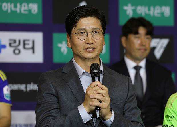 정정용 전북 현대 감독이 25일 서울 서대문구 스위스 그랜드호텔 컨벤션센터에서 열린 ‘하나은행 K리그 2026 개막 미디어데이’에서 출사표를 밝히고 있다. 연합뉴스