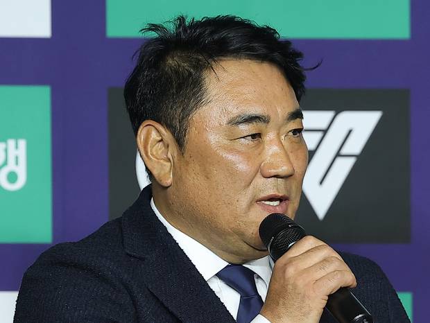 김현석 울산HD 감독이 25일 서울 서대문구 스위스 그랜드호텔 컨벤션센터에서 열린 ‘하나은행 K리그 2026 개막 미디어데이’에서 출사표를 밝히고 있다. 연합뉴스