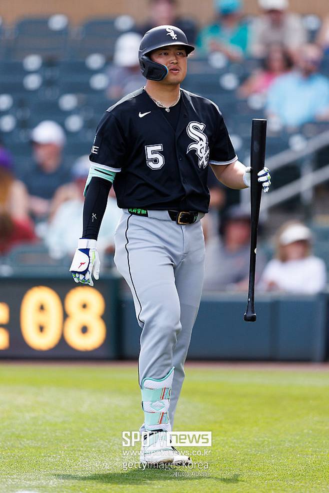 ▲ 무라카미 무네타카는 엄청난 파워에 비해 헛스윙 비율이 높다는 단점이 지적되며 결국 좋은 조건을 제안받지 못했다