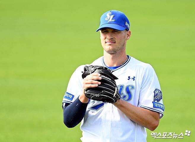 삼성 라이온즈 새 외국인 투수 맷 매닝이 지난 24일 일본 오키나와에서 치러진 한화 이글스와의 연습경기 등판 직후 팔꿈치 통증을 호소, 한국으로 이동해 정밀 검진을 실시할 예정이다. 사진 고아라 기자