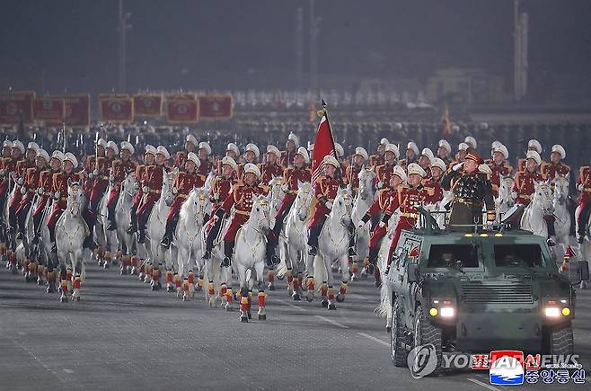 북한, 당 대회기념 열병식 (평양 조선중앙통신=연합뉴스) 북한 노동당 제9차대회기념 열병식이 지난 25일 밤 평양 김일성광장에서 열렸다고 조선중앙통신이 26일 보도했다. 2026.2.26 
    [국내에서만 사용가능. 재배포 금지. For Use Only in the Republic of Korea. No Redistribution] nkphoto@yna.co.kr