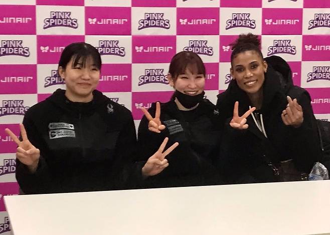 오세연, 안혜진과 인터뷰에 나선 실바(사진 맨 왼쪽부터)  [촬영 이동칠]