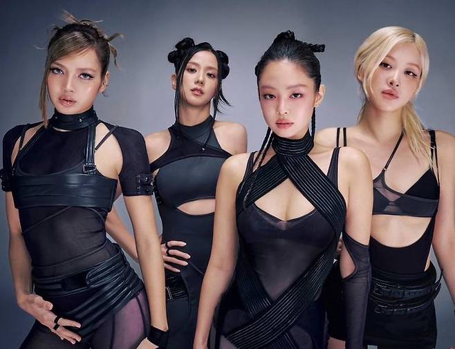 세 번째 미니앨범 '데드라인(DEADLINE)'으로 돌아온 K팝 걸그룹 블랙핑크. 왼쪽부터 멤버 리사, 지수, 제니, 로제. YG엔터테인먼트 제공