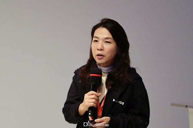 바르코 게임 AI 솔루션 활용 방안과 자체 공모전 강화 등을 발표한 NC AI 임수진 상무.