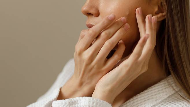 여드름은 잘못된 방법으로 관리하면 증상이 악화될 수 있어 주의가 필요하다 | 출처: 클립아트코리아