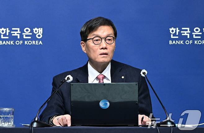 이창용 한국은행 총재가 26일 서울 중구 한국은행 본관에서 열린 기자간담회에서 발언하고 있다. 2026.2.26 ⓒ 뉴스1 사진공동취재단