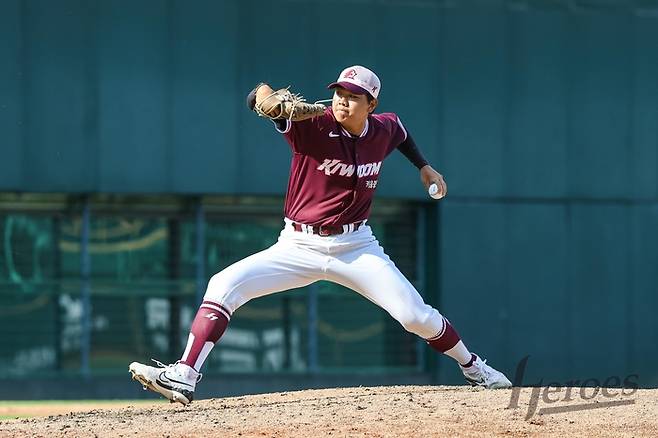 키움 박정훈이 26일 대만 가오슝 등청호 야구장에서 열린 CPBL 타이강과 평가전에서 투구하고 있다. 사진 | 키움 히어로즈