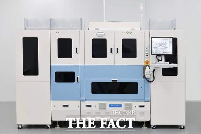 한미반도체는 'BOC COB 본더'를 출시하고 글로벌 메모리 고객사 인도 구자라트 공장에 공급한다. /한미반도체