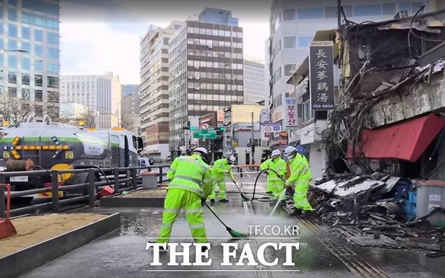 27일 '오승혁의 '현장''은 서울 중구 북창동 화재 현장을 찾았다. 1년 반 전, 시청역 참사가 발생했던 곳과 맞닿은 자리에서 벌어진 화재에 안타까움을 표하는 시민들이 더러 보였다. /서울 중구=오승혁 기자