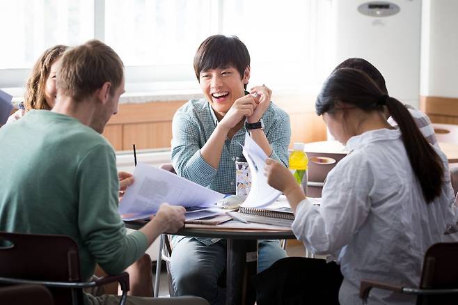 ‘스물’ 스틸컷. 네이버 영화 ‘스물’(2015)